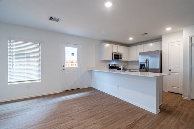 Building Photo - 1508 Las Cuevas Dr