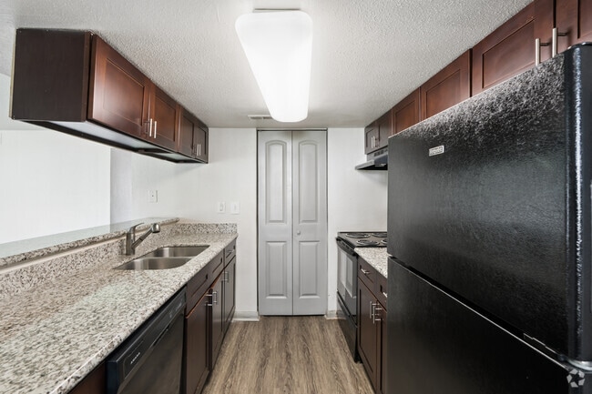 Apartamento B2G de 2 habitaciones y 2 baños - 1145 pies cuadrados - Cocina - Royal Phoenician