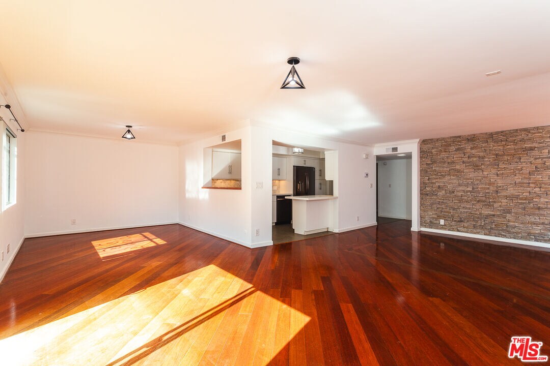 6736 Hillpark Dr Unit 304