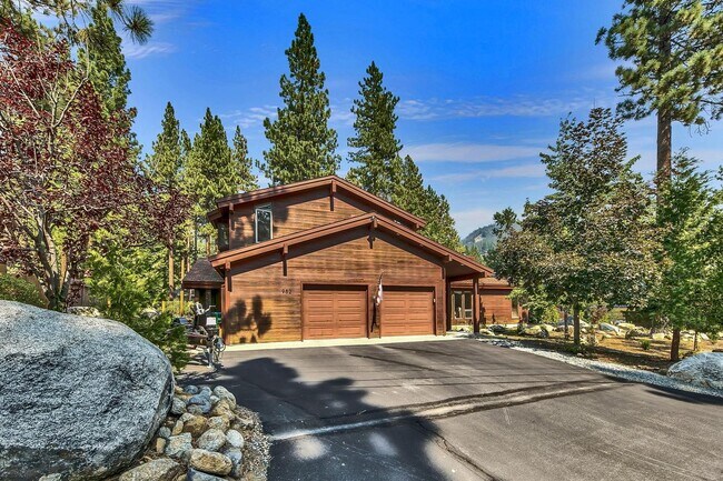 Building Photo - 982 Sandiron