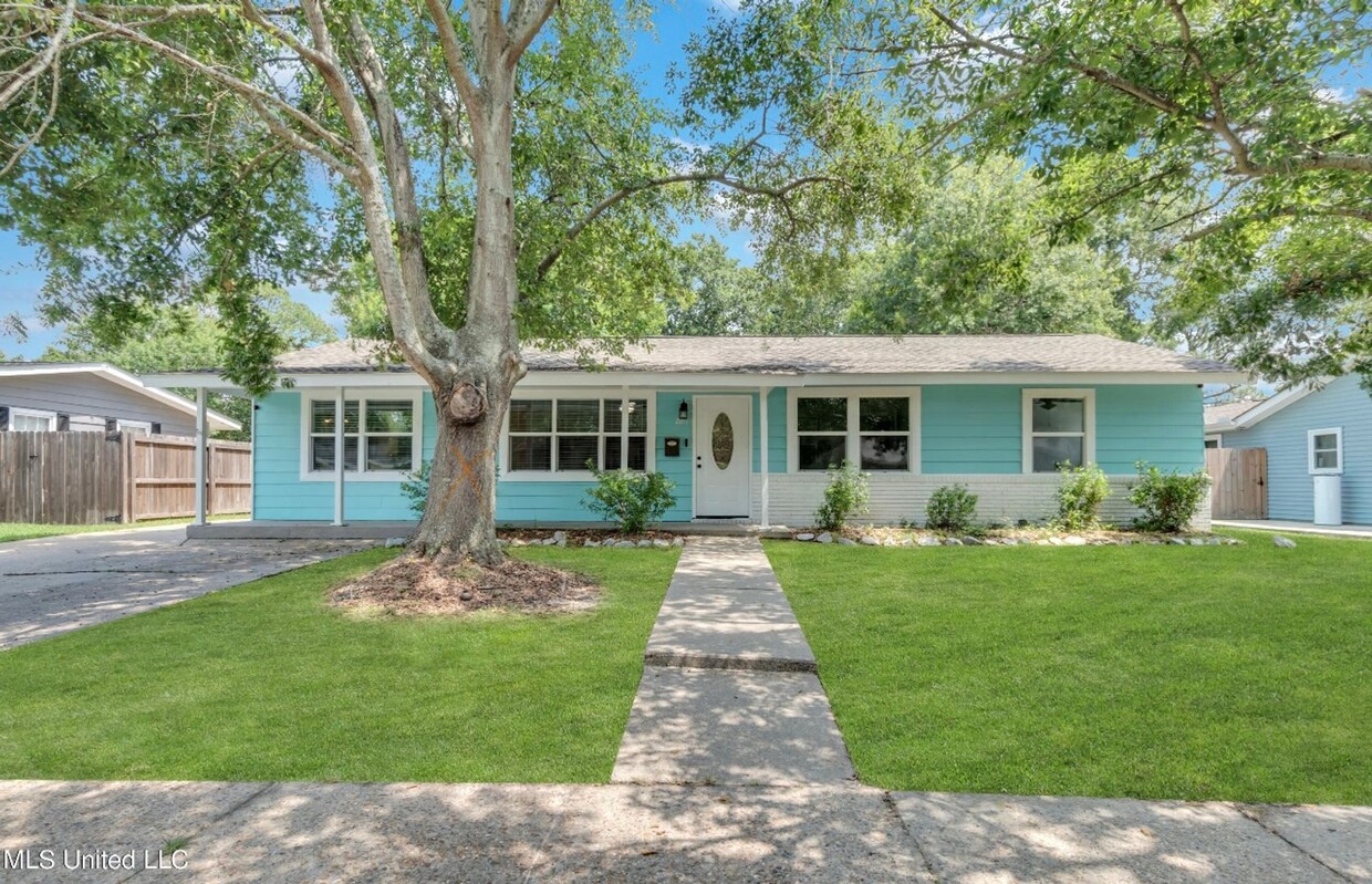 Foto principal - 2211 Tucker Ave