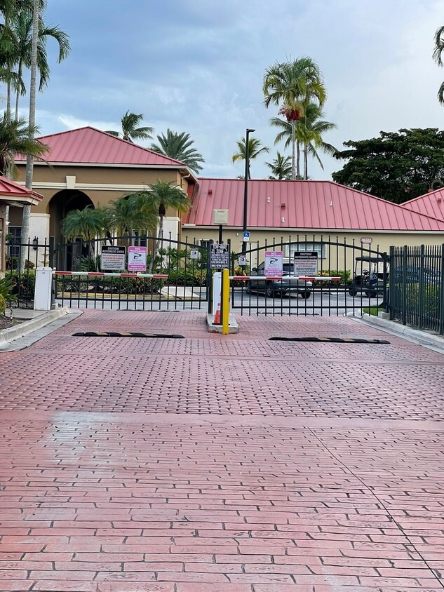 Foto principal - 18344 NW 68th Ave