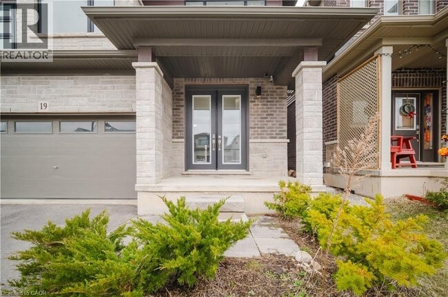 Building Photo - 19 McLaren Ave