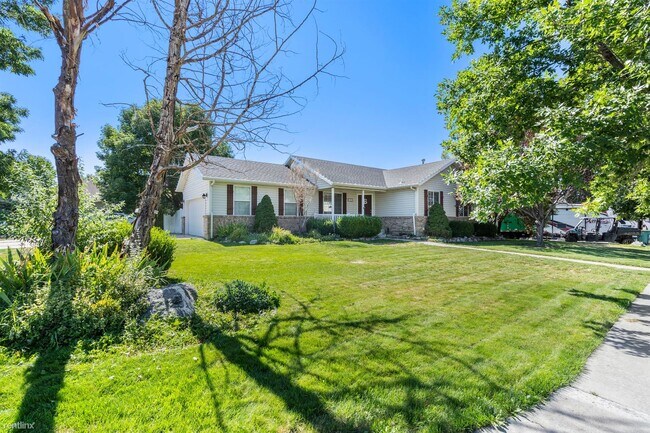 Building Photo - 4 br, 3 bath House - 1956 Airport Drive