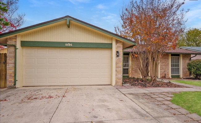 Building Photo - 8806 Thatch Dr