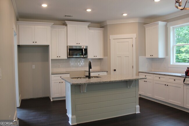 Foto del edificio - 414 Birchwood Farms Ln