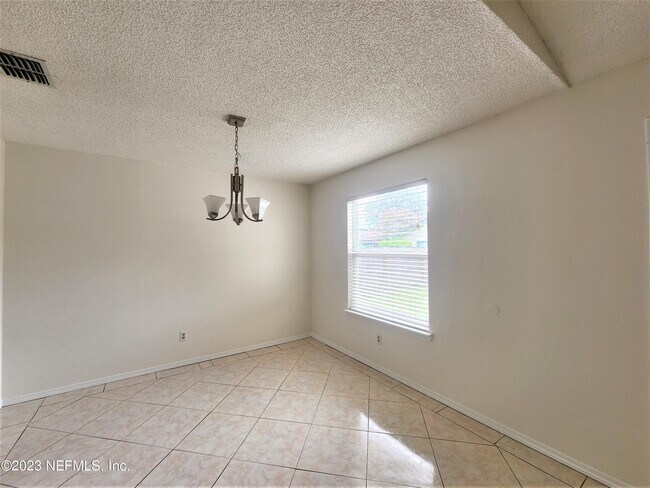 Building Photo - 3730 Indian Princess Rd N