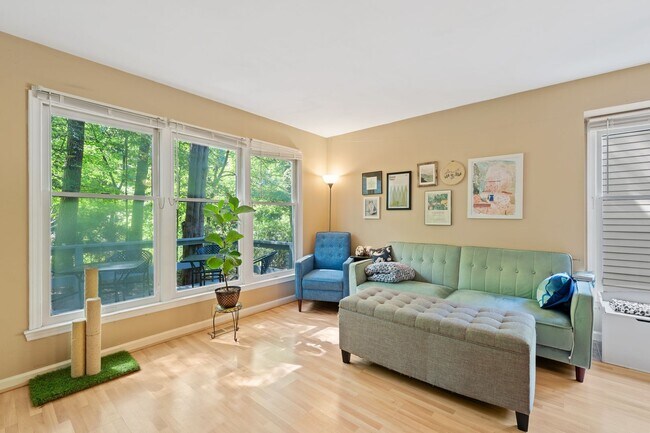 Foto del edificio - 2bd/2.5ba Townhouse Less than 1 Mile from ...