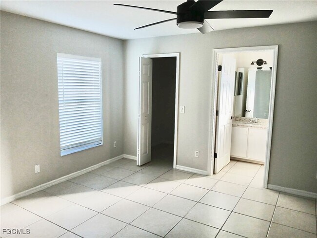 Foto del edificio - 3307 Surfside Blvd