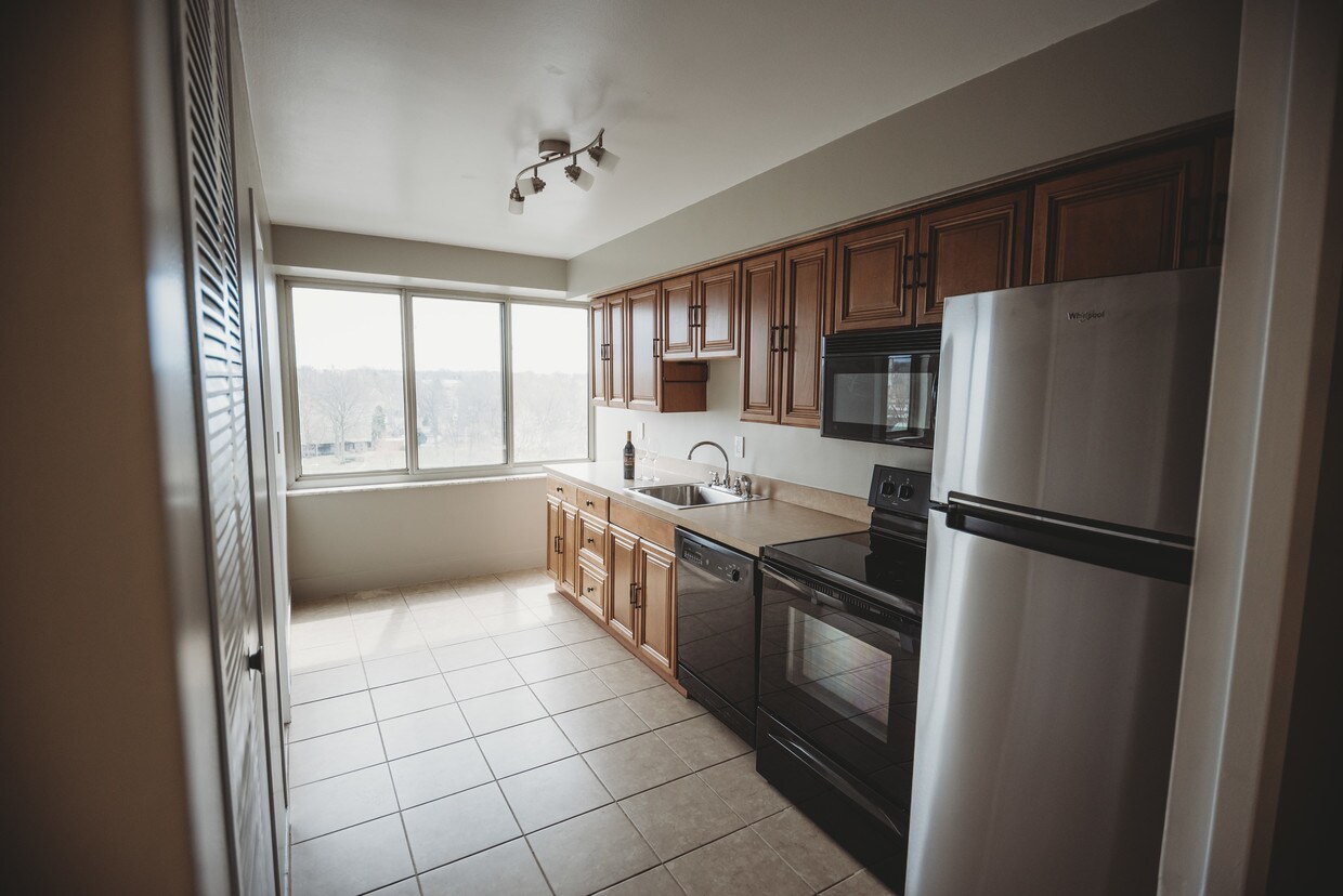 Foto principal - 12520 Edgewater Dr