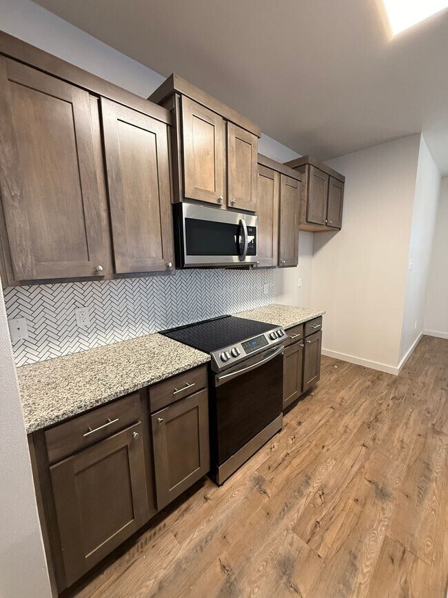 Foto del edificio - AVAILABLE NOW 3/2.5 Town Home!