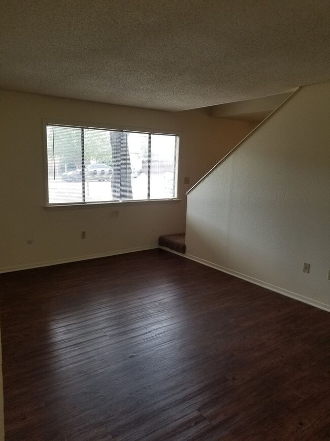 Building Photo - College Station -- 2/1.5 Townhome-Style Fourplex on TAMU Shuttle Route!