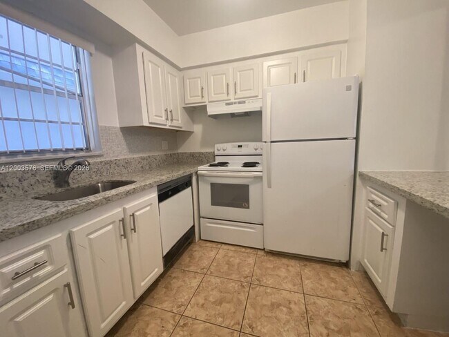 Foto del edificio - 6501 Winfield Blvd