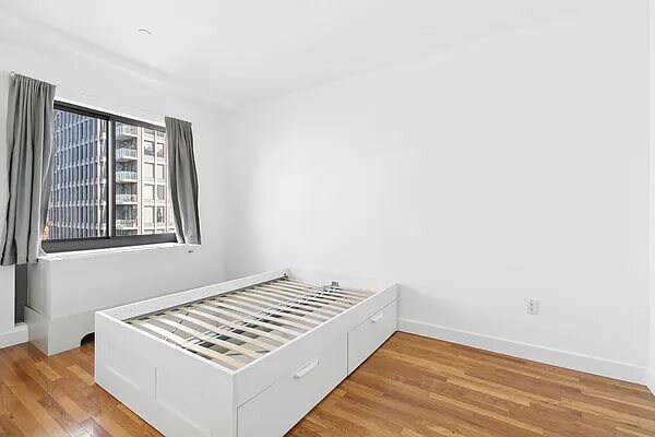 Foto del edificio - 42-35 Main St