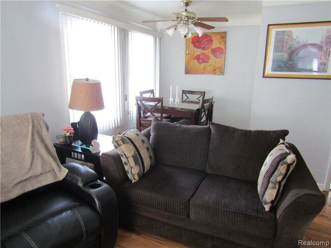 Foto del edificio - 26450 Five Mile Road