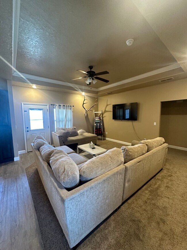Foto del edificio - Stunning 4 Bed 2 Bath Home! Parkview Schoo...