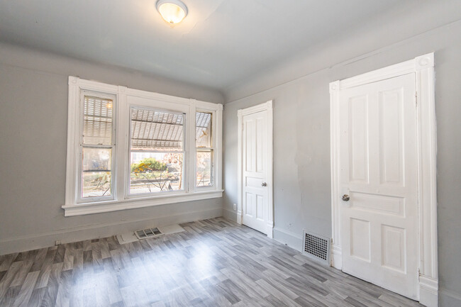 Building Photo - 2424 N 39th St
