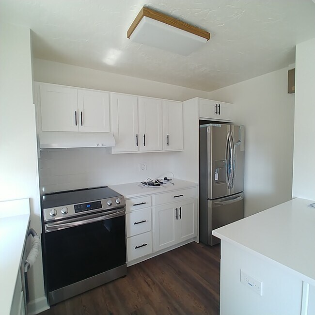 Foto del edificio - 4950 N Marine Dr