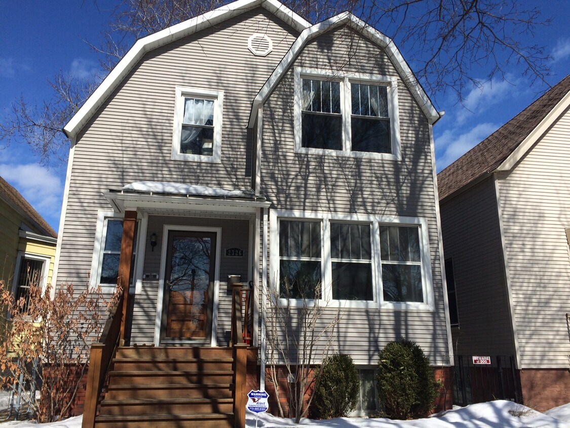 2326 W Farragut Ave Unit 1, Chicago, IL 60625 Apartments in Chicago