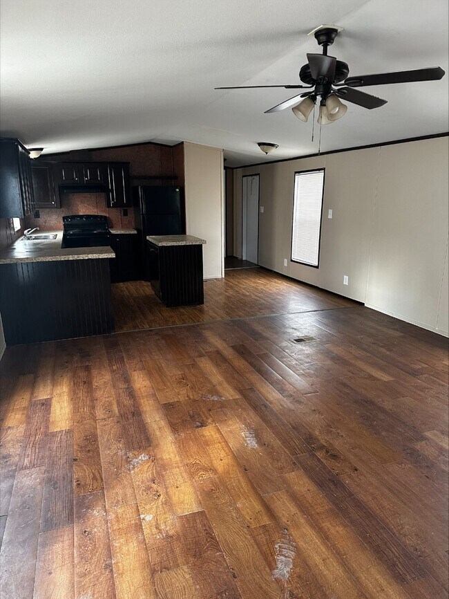 Foto del edificio - 3322 IH-69 Access Rd