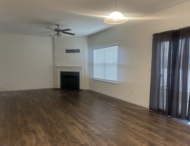 Foto del edificio - Spacious 3Bed/2.5Bath home in Maryville City Schools district only $2400/month - AVAILABLE NOW