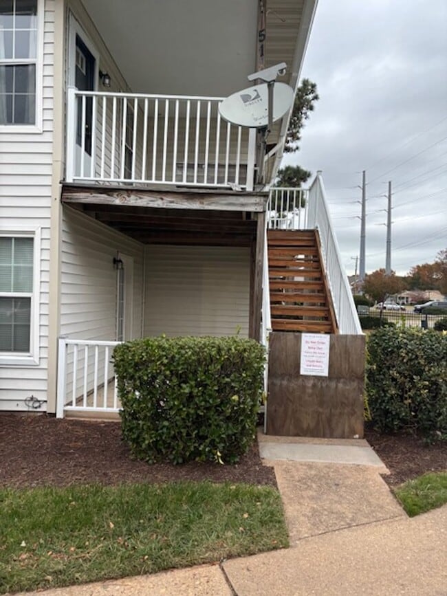 Building Photo - New Pointe Condominiums