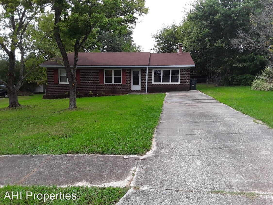 3 br, 1.5 bath House 13904 Armond Circle House Rental in Huntsville