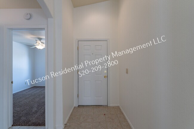 Foto del edificio - 2439 W Rousseau St