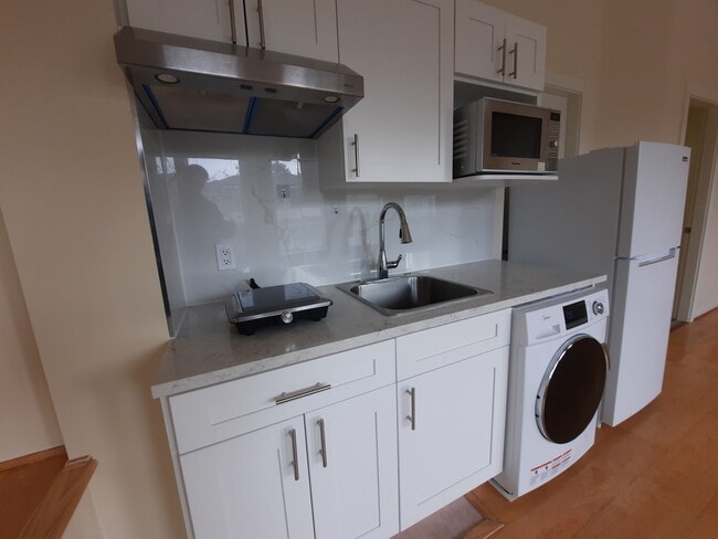 Building Photo - 5283 Chesham Ave