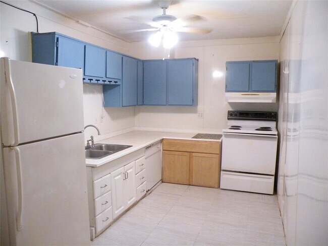 Foto del edificio - 315 Clear Lake Rd