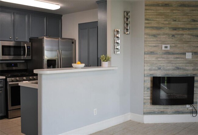 Building Photo - 1010 Gardenwalk Dr