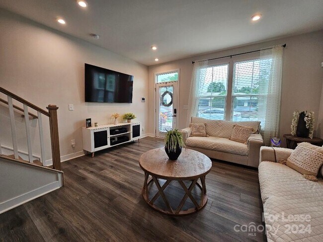 Foto del edificio - 4748 Chastain Ave