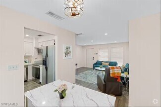 Building Photo - 4502 Parrot Ave
