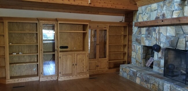 family room - 1000 S Main St