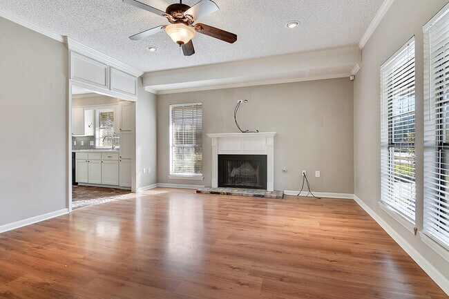 Foto del edificio - 4047 Country View Dr