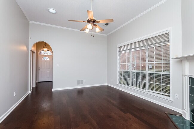 Foto del edificio - 622 W Ashley Glen Cir