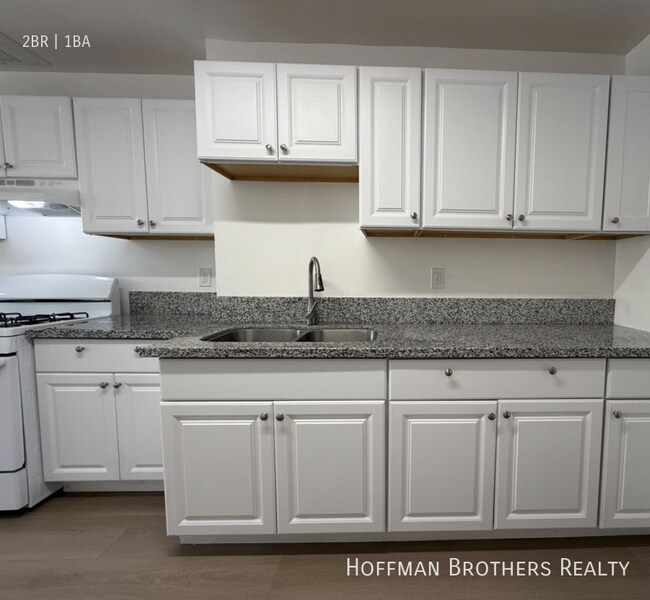 Foto del edificio - 7339 Woodman Ave