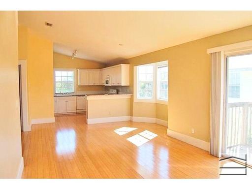 Building Photo - 2830 Lakeview Dr