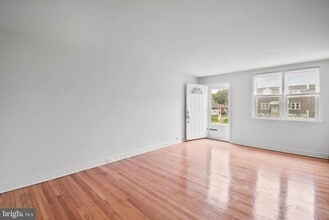 Building Photo - 1051 Oakwood Dr