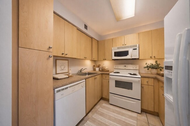 Building Photo - 2809 N Course Dr