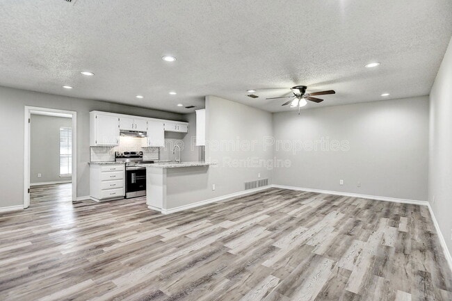 Foto del edificio - 925 Farmington Rd