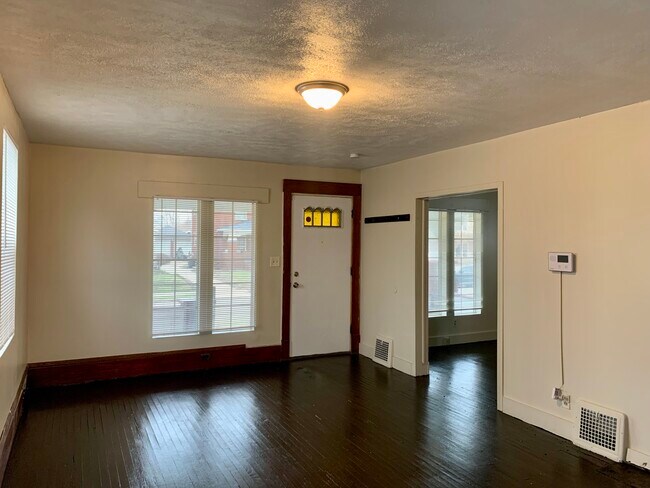 Foto del edificio - 806 Broad Ave NW