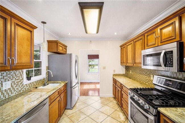 Building Photo - SPRINGHILL BEAUTY