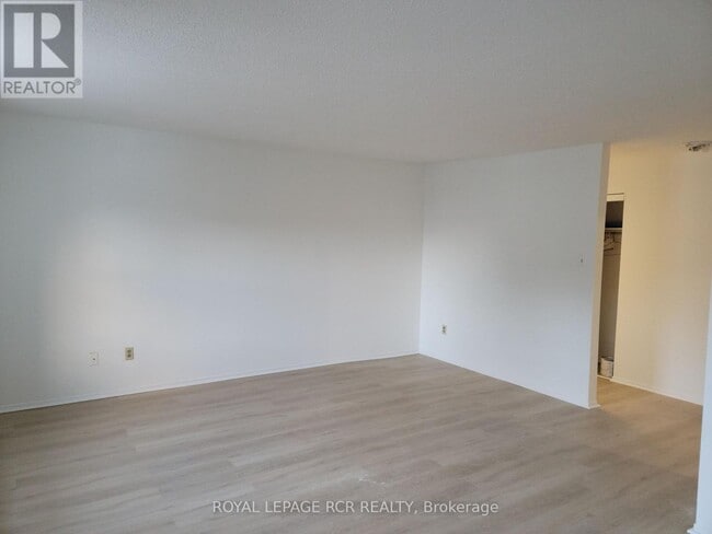 Building Photo - 2 Orchard Heights Blvd