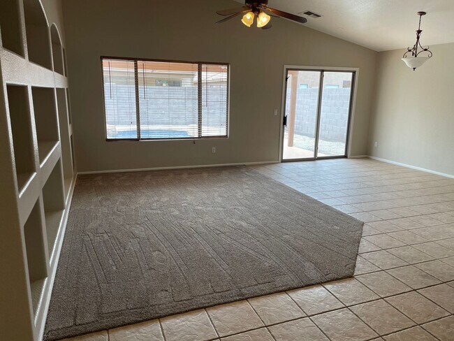 Foto del edificio - Beautiful single level 3 bedroom w/ Pool