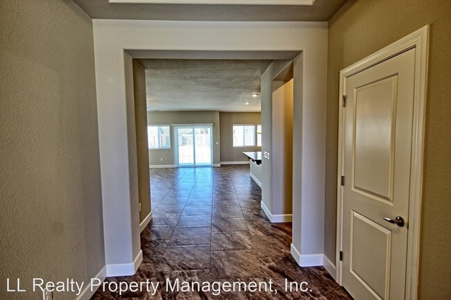 Building Photo - 3 br, 2 bath House - 660 White Eagle Lane
