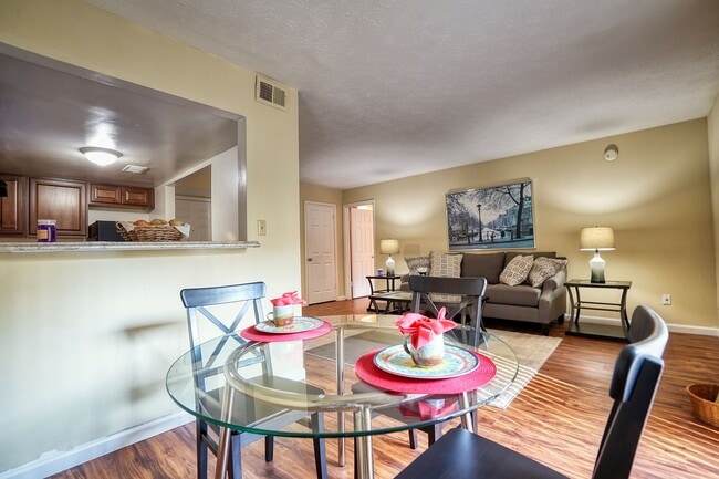 Interior Photo - Oak Creek Apartments