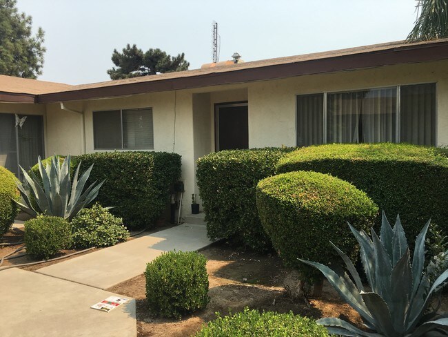 Building Photo - Fourplex