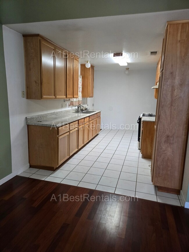 Building Photo - 3832 Sierra St