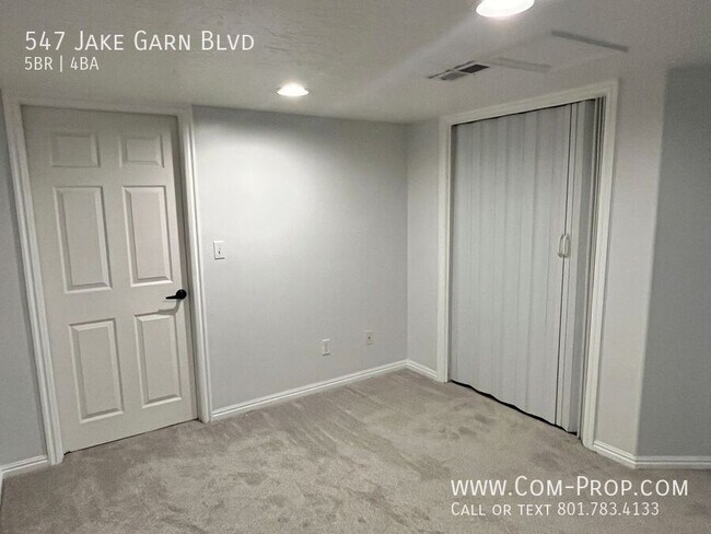 Foto del edificio - 547 Jake Garn Blvd